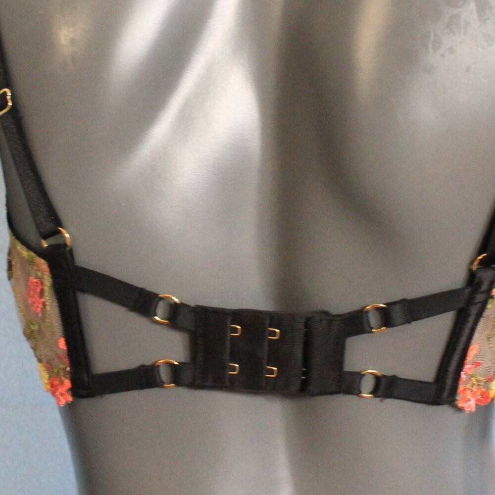 Victoria's Secret Dream Angels Cage Lace Floral Embroidered Bra 34D NWT - Picture 3 of 6